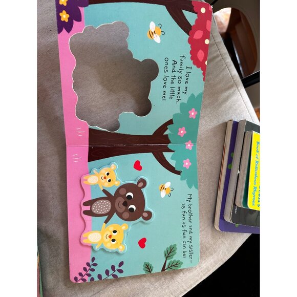 Peek Through Books I Love My Family Robyn Gale VERY RARE READ Board Book - Picture 5 of 11